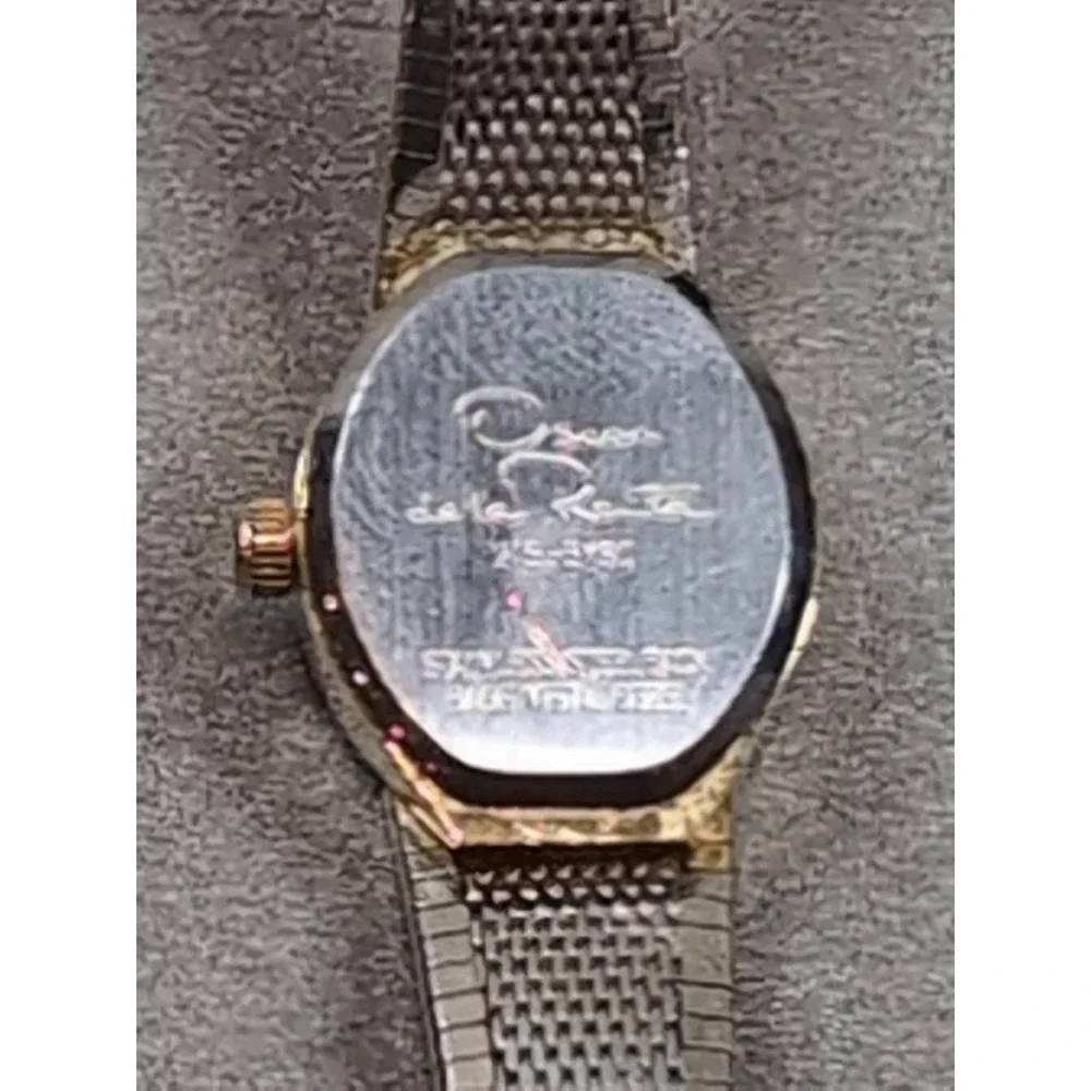 Oscar de la Renta Ladies Watch Gold Tone Textured Bracelet Black Dial 45-196